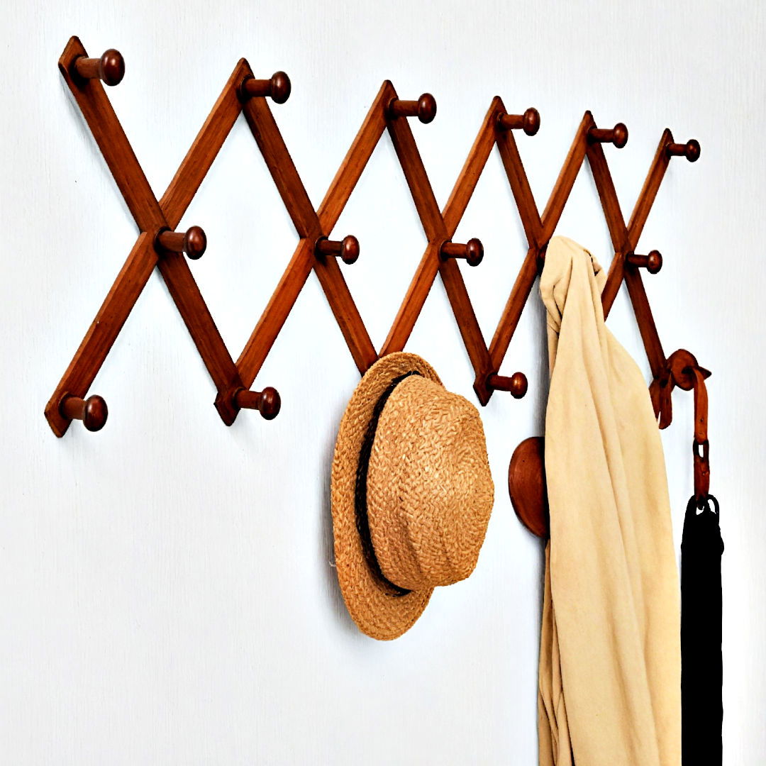 accordion style wall hooks - 40 Small Entryway Ideas