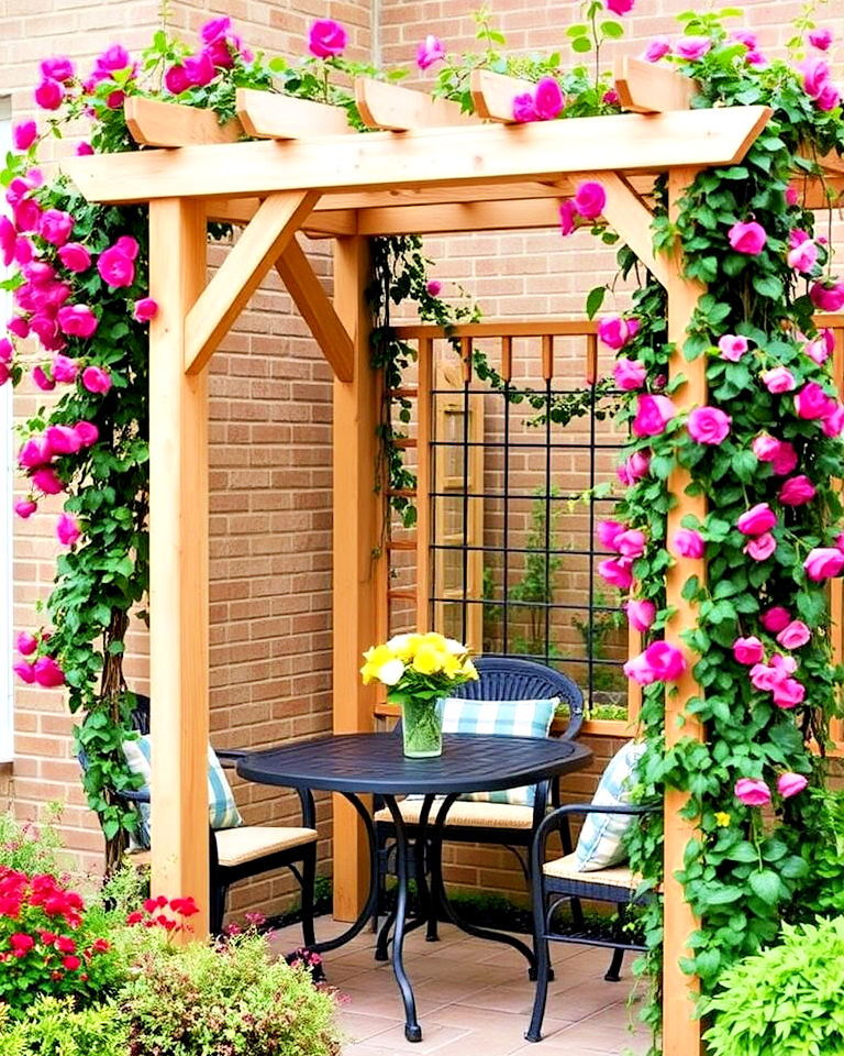 attractive trellis with climbing plants - 40 Shade Ideas