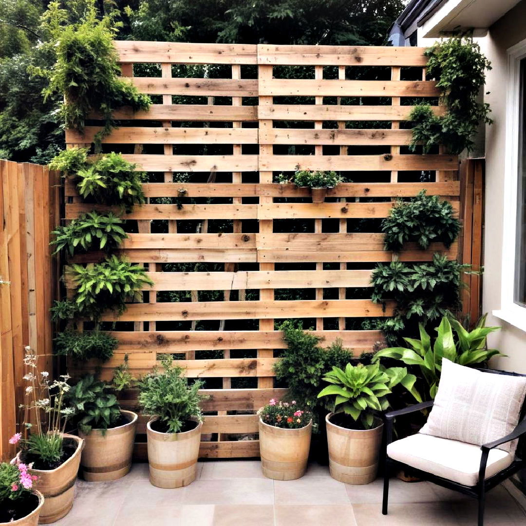 budget friendly pallet screen - 30 Outdoor Privacy Screen Ideas
