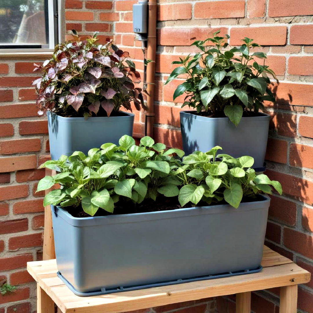 built in reservoir containers - 40 Container Garden Ideas