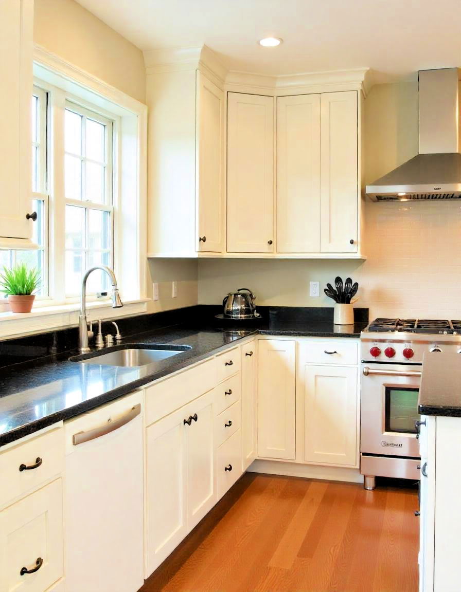 dark quartz counters and cream cabinets - 20 Kitchen With Dark Countertops and Light Cabinets