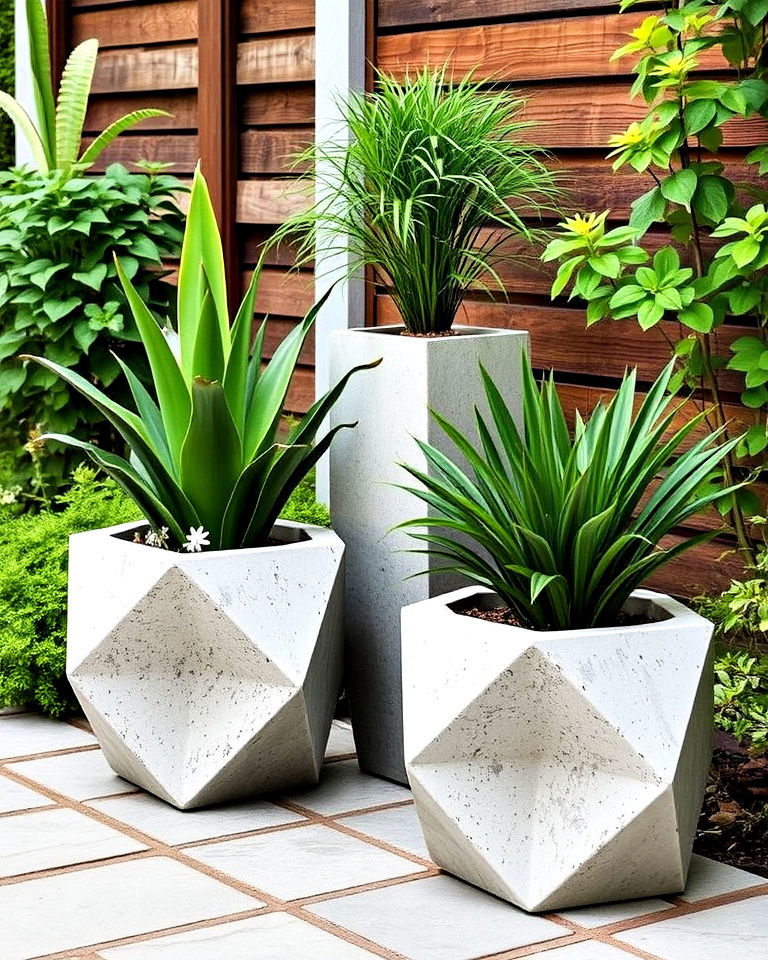 geometric design for concrete planters - 25 Concrete Garden Ideas