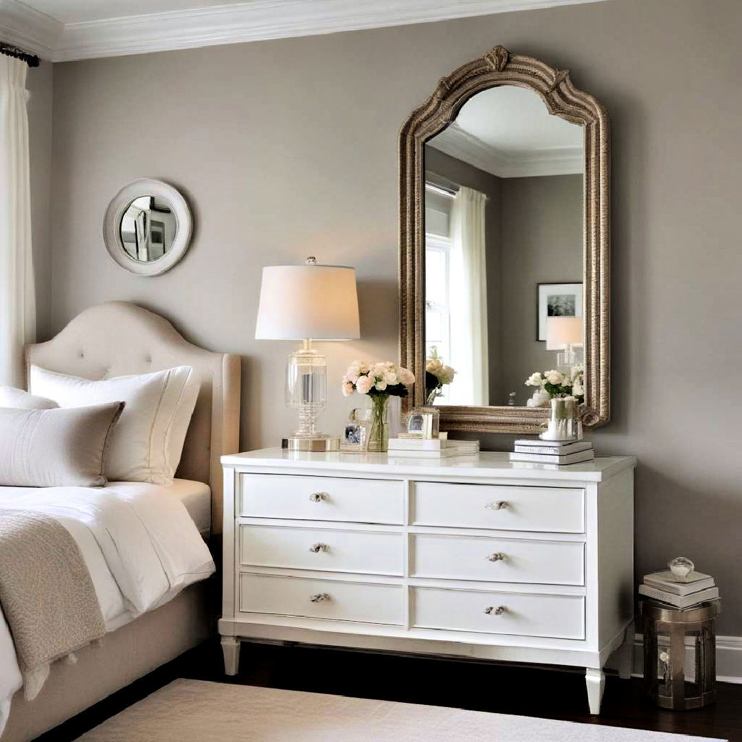 mirror for small guest bedroom - 25 Small Guest Bedroom Ideas