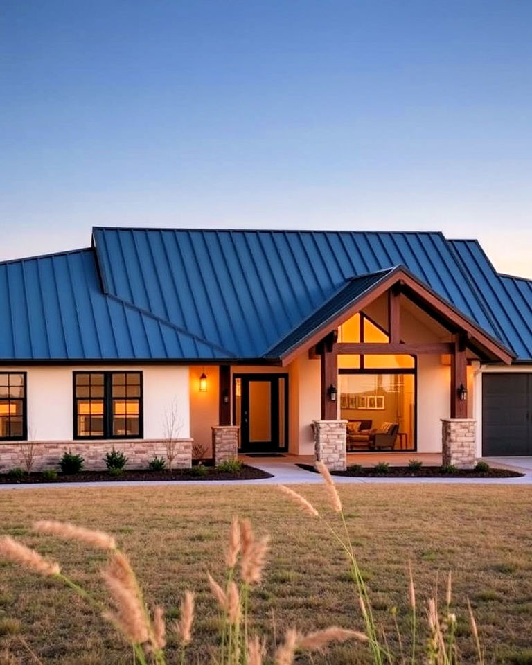 modern aesthetic ranch home with steel blue roof - 25 Houses With Blue Metal Roofs