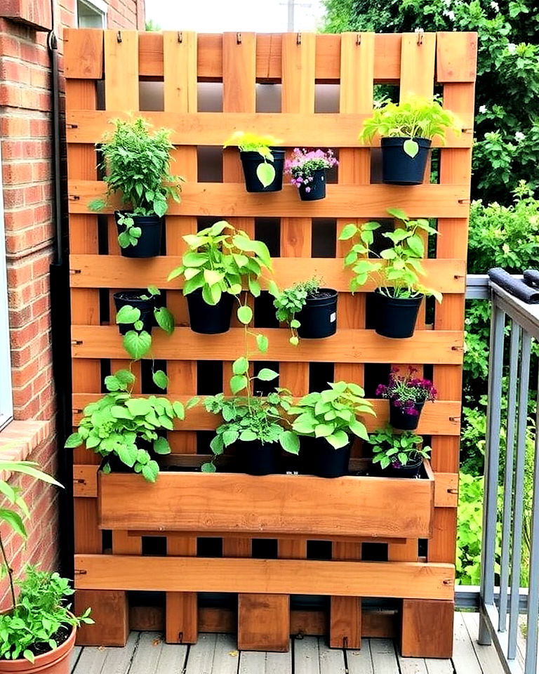 space saving vertical pallet planter - 40 Pallet Furniture Ideas