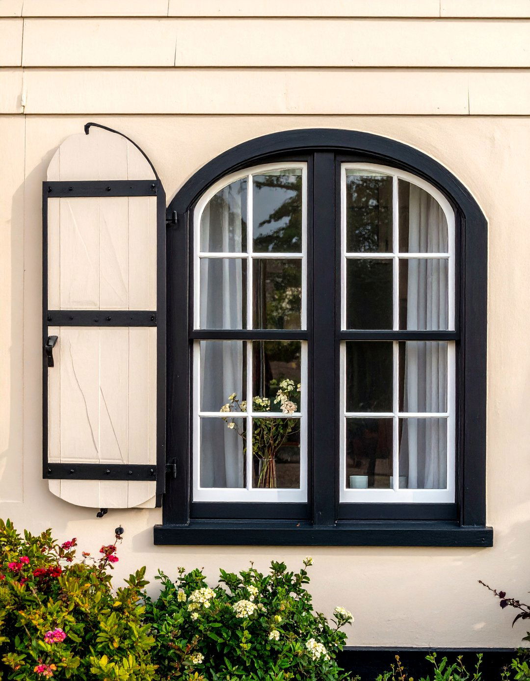 Beige Exterior with Black Painted Window Mullions - 30 Beige and Black House Exterior Ideas for Curb Appeal