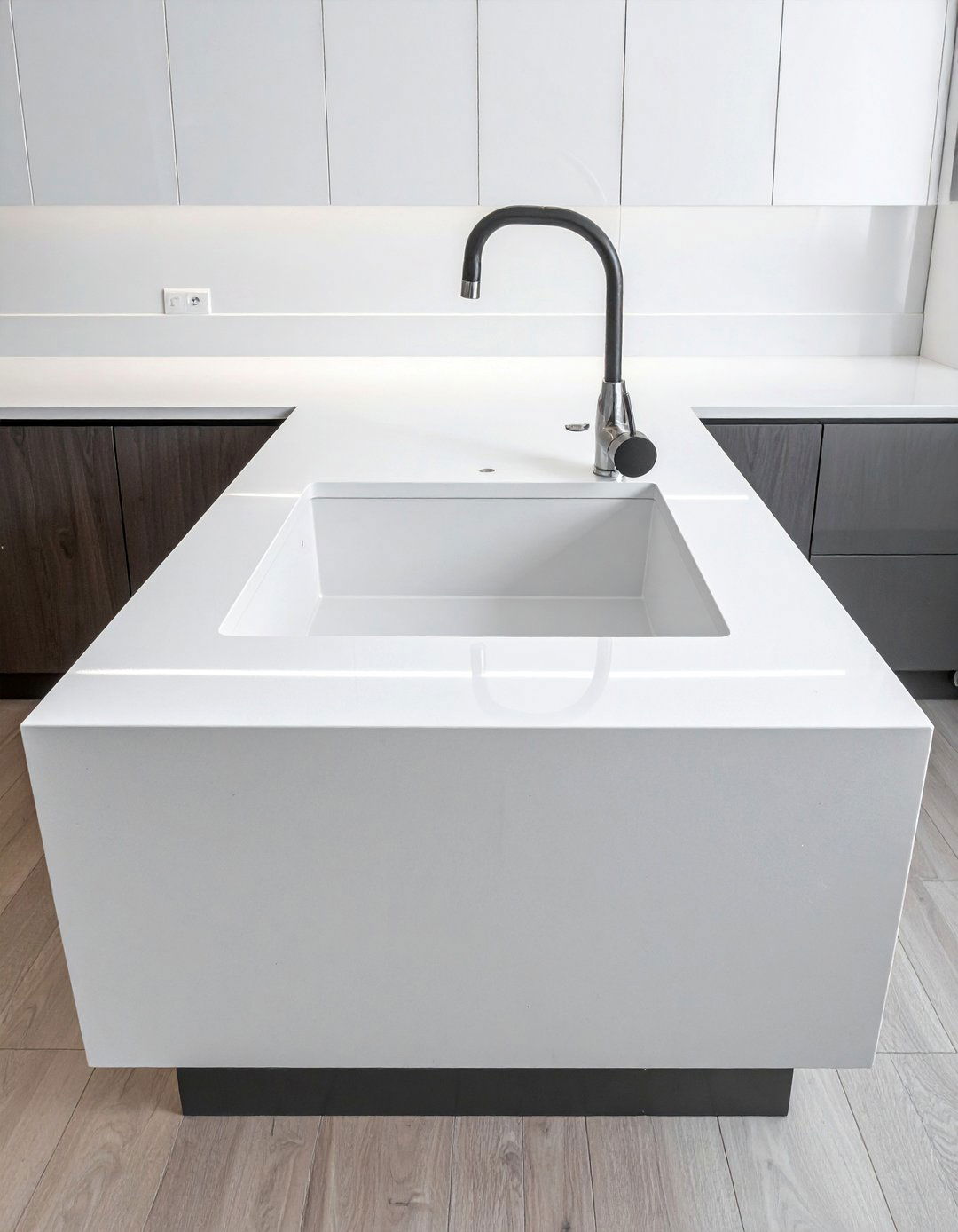 Quartz Kitchen Countertop with Integrated Sink - 20 Quartz Kitchen Countertops Ideas for Modern Homes