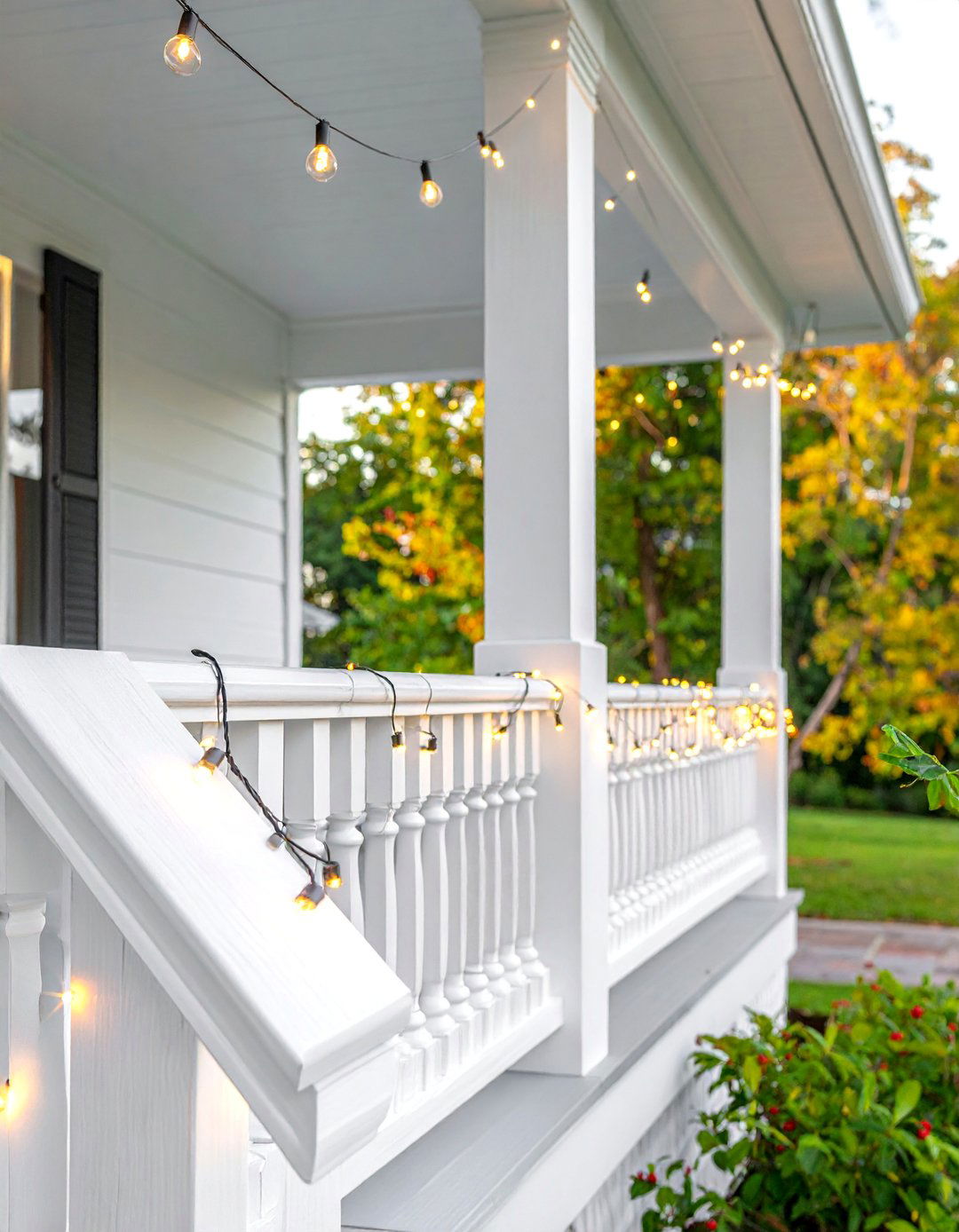 Railing Integrated Lighting - 20 Front Porch String Lights Ideas for a Cozy Ambiance