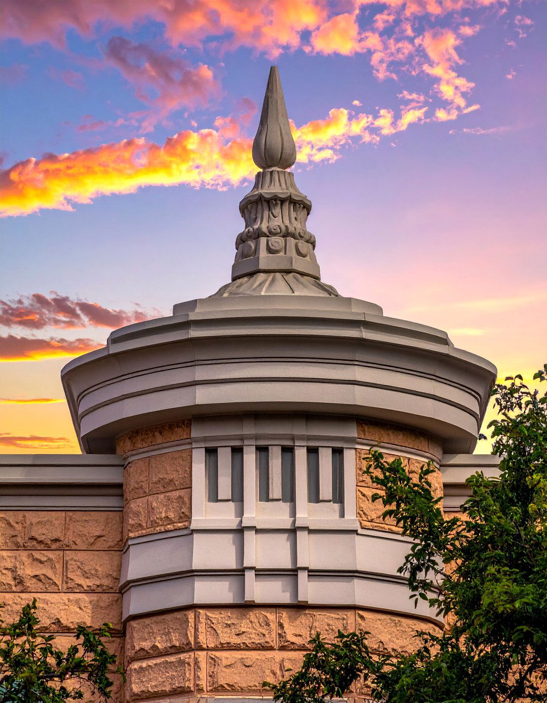 Art Deco House Exterior with Decorative Parapets - 15 Art Deco House Exterior Ideas for Timeless Elegance