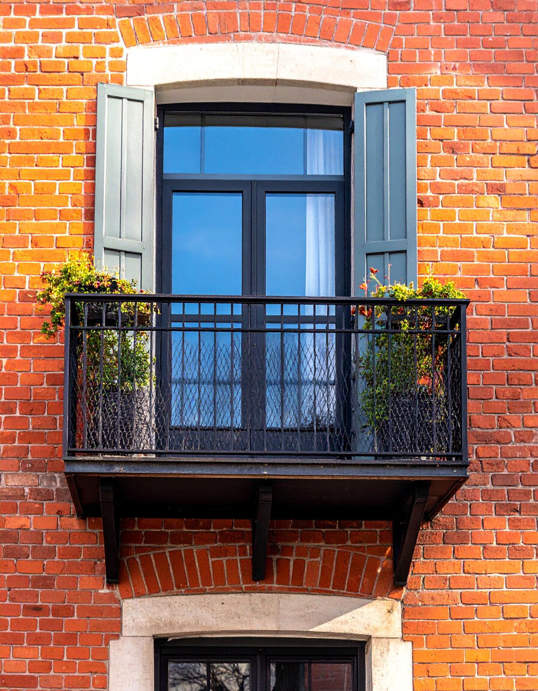 Blackened Steel and Wire Mesh French Balcony - 25 French Balcony Ideas for a Charming Outdoor Space