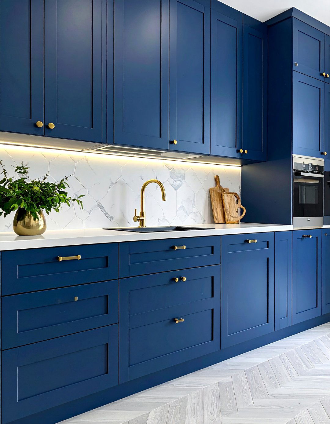Blue Kitchen Cabinets With Geometric Gold Hardware - 30 Blue Kitchen Cabinets With Gold Hardware Ideas
