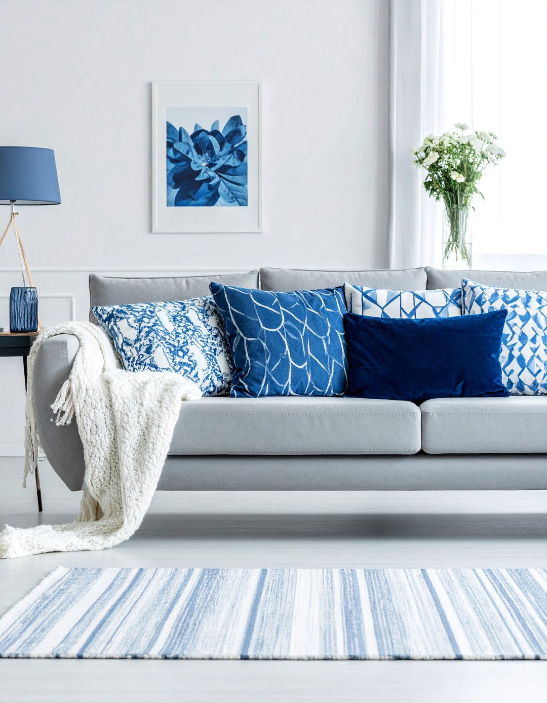 Blue and White Throw Pillows and Blankets - 30 Blue and White Decor Ideas for a Fresh Look