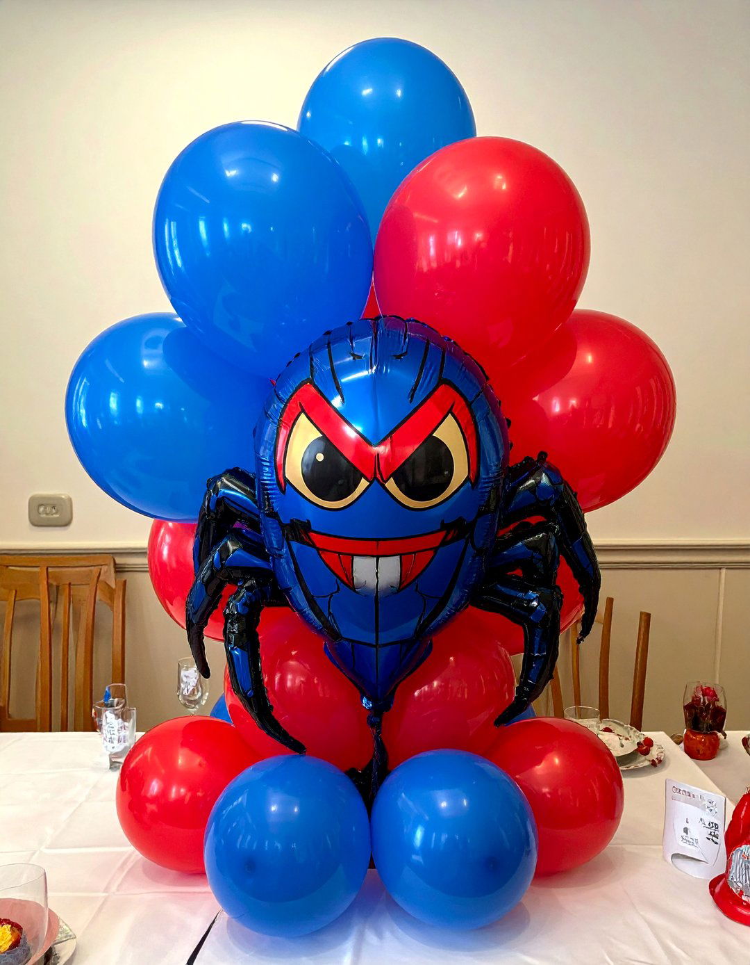 Character Themed Balloon Centerpiece - 25 Balloon Centerpiece Ideas for Any Celebration