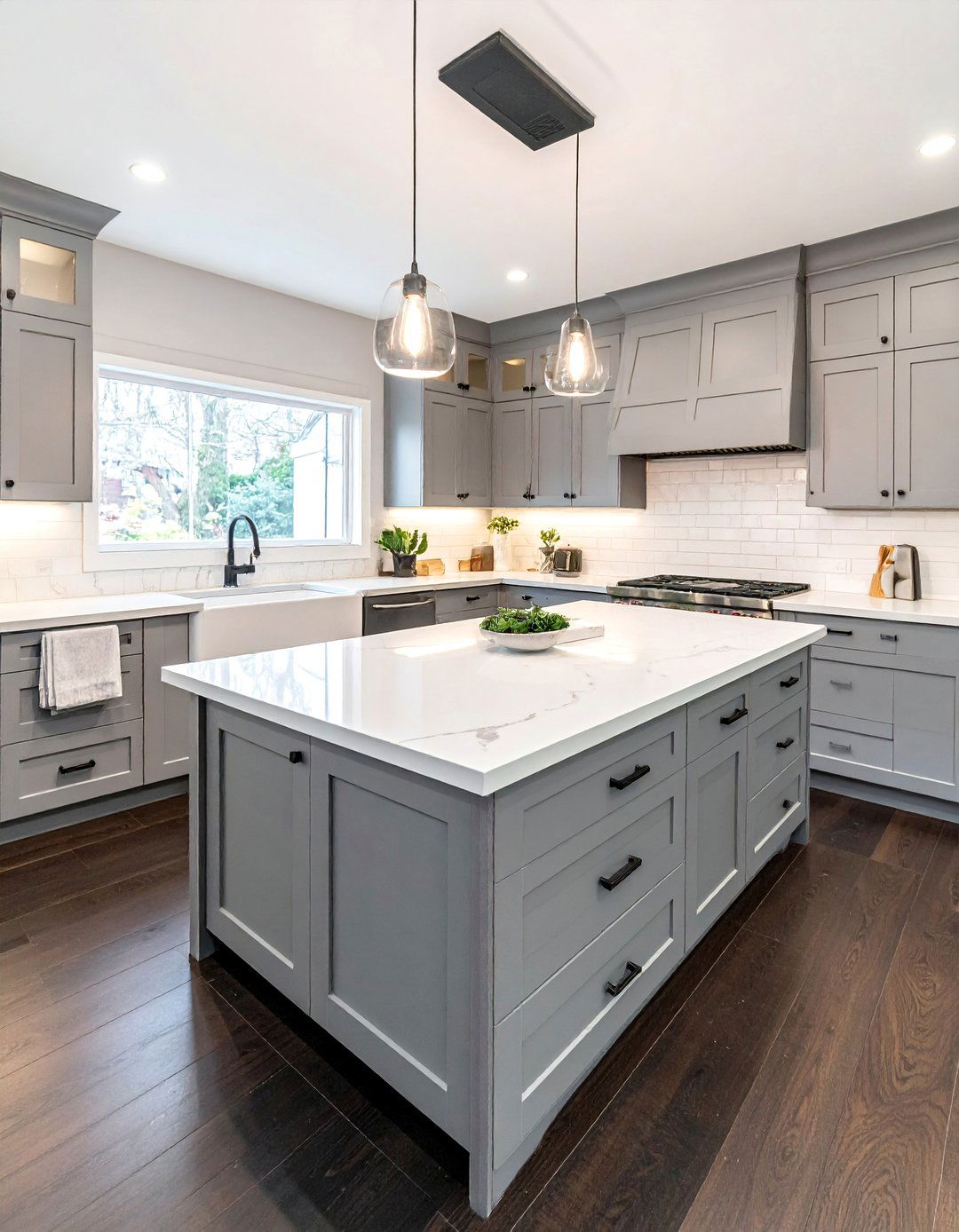 Kitchens With Dark Wood Floors and a White Island - 25 Kitchens With Dark Wood Floors for Elegant Spaces