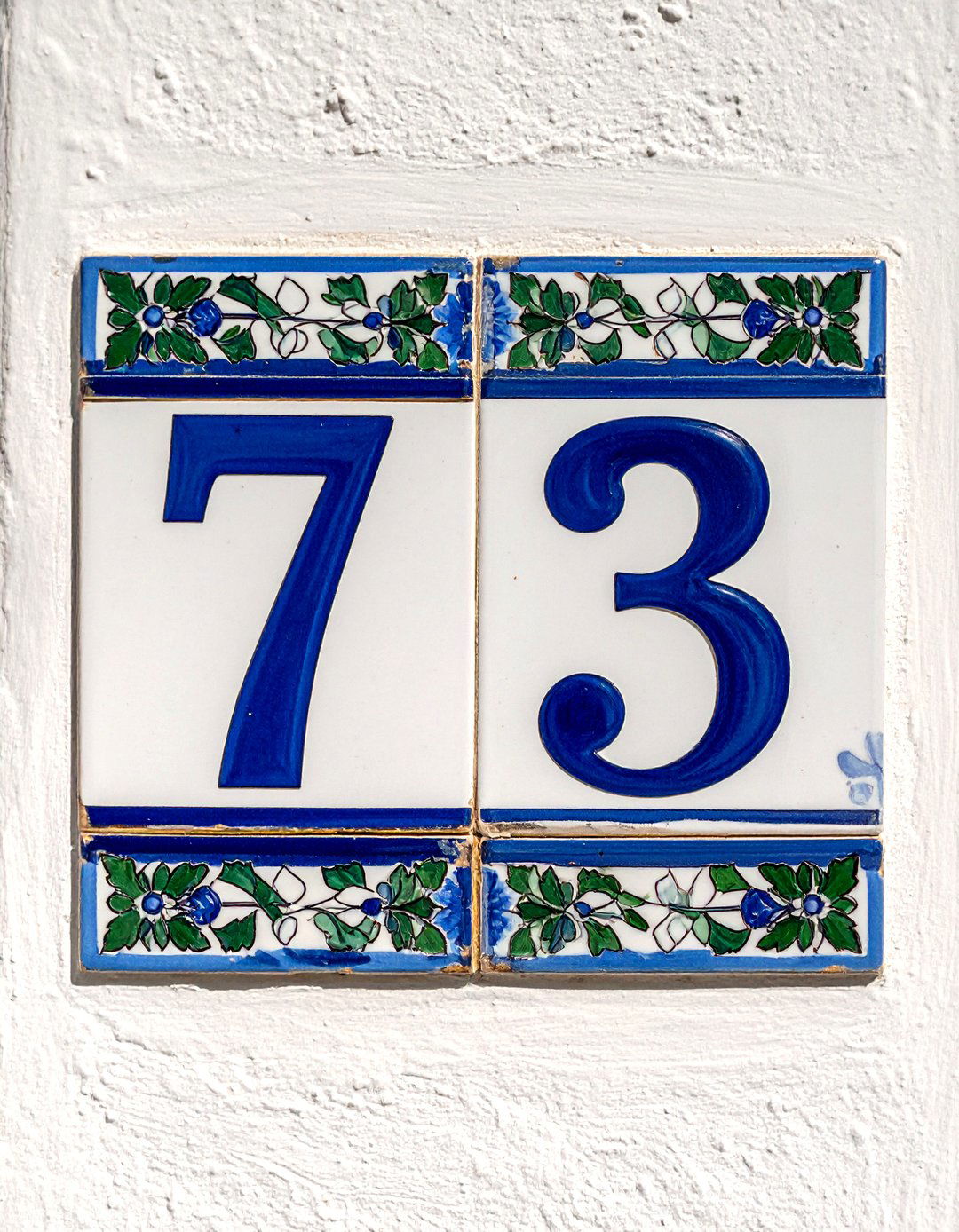 Mosaic Tile House Numbers - 40 House Number Ideas for Curb Appeal