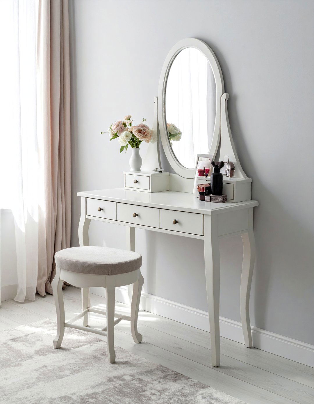 A Vanity or Desk as a Personal Space - 40 Cozy Bedroom Ideas for a Relaxing Retreat