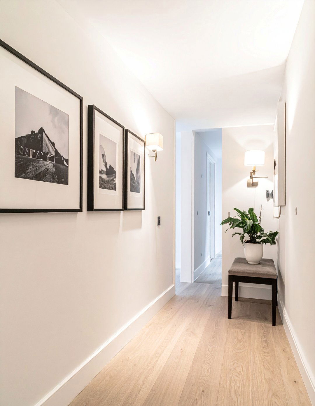 Benjamin Moore Chantilly Lace OC 65 - 20 Off-white Paint Colors for a Timeless Room Design