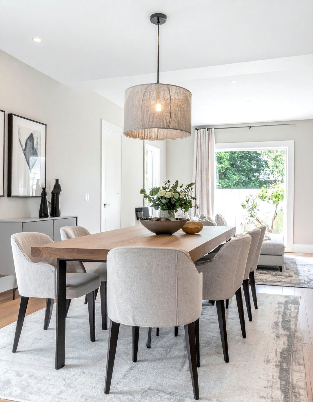 Benjamin Moore Winds Breath OC 24 - 20 Off-white Paint Colors for a Timeless Room Design