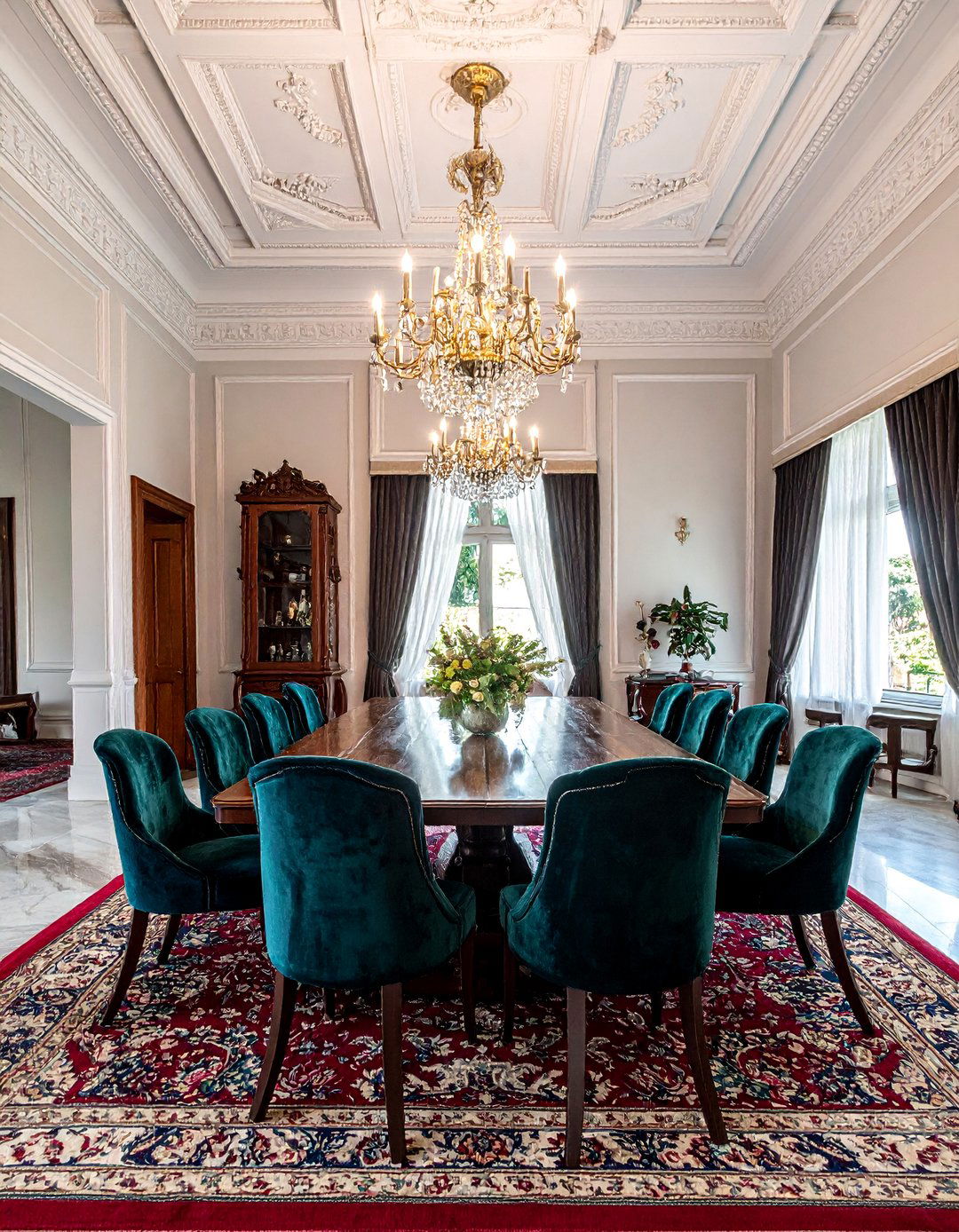 Renaissance Palazzo Dining Room - 20 Italian Interior Design Ideas for a Timeless Home