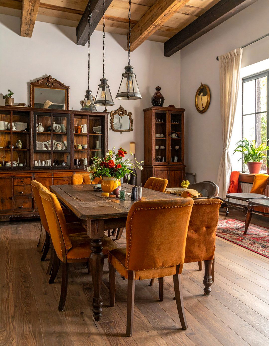 Vintage Casual Dining Space - 20 Casual Dining Room Ideas for Everyday Comfort
