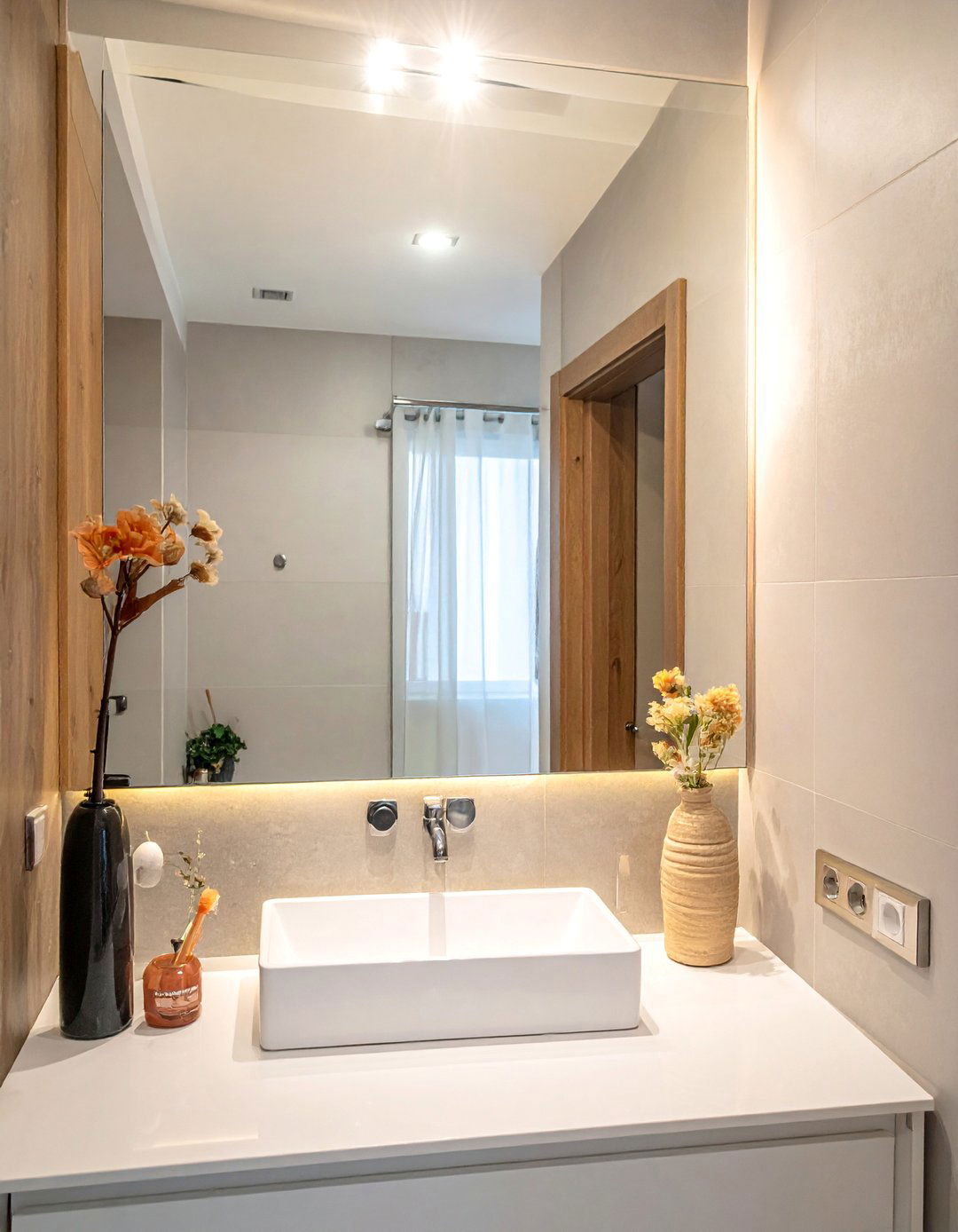 A Large Mirror in a Small Ensuite Design - 25 Small Ensuite Design Ideas for Stylish Spaces