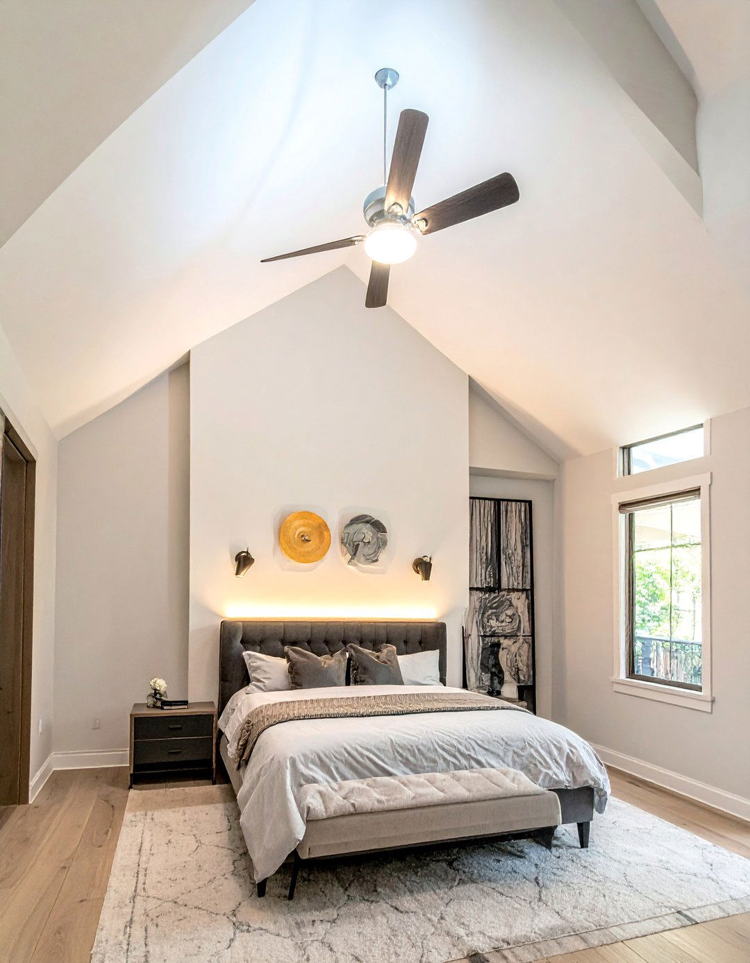 Bedroom Vaulted Ceiling with a Ceiling Fan - 40 Vaulted Ceiling Ideas for a Spacious Look