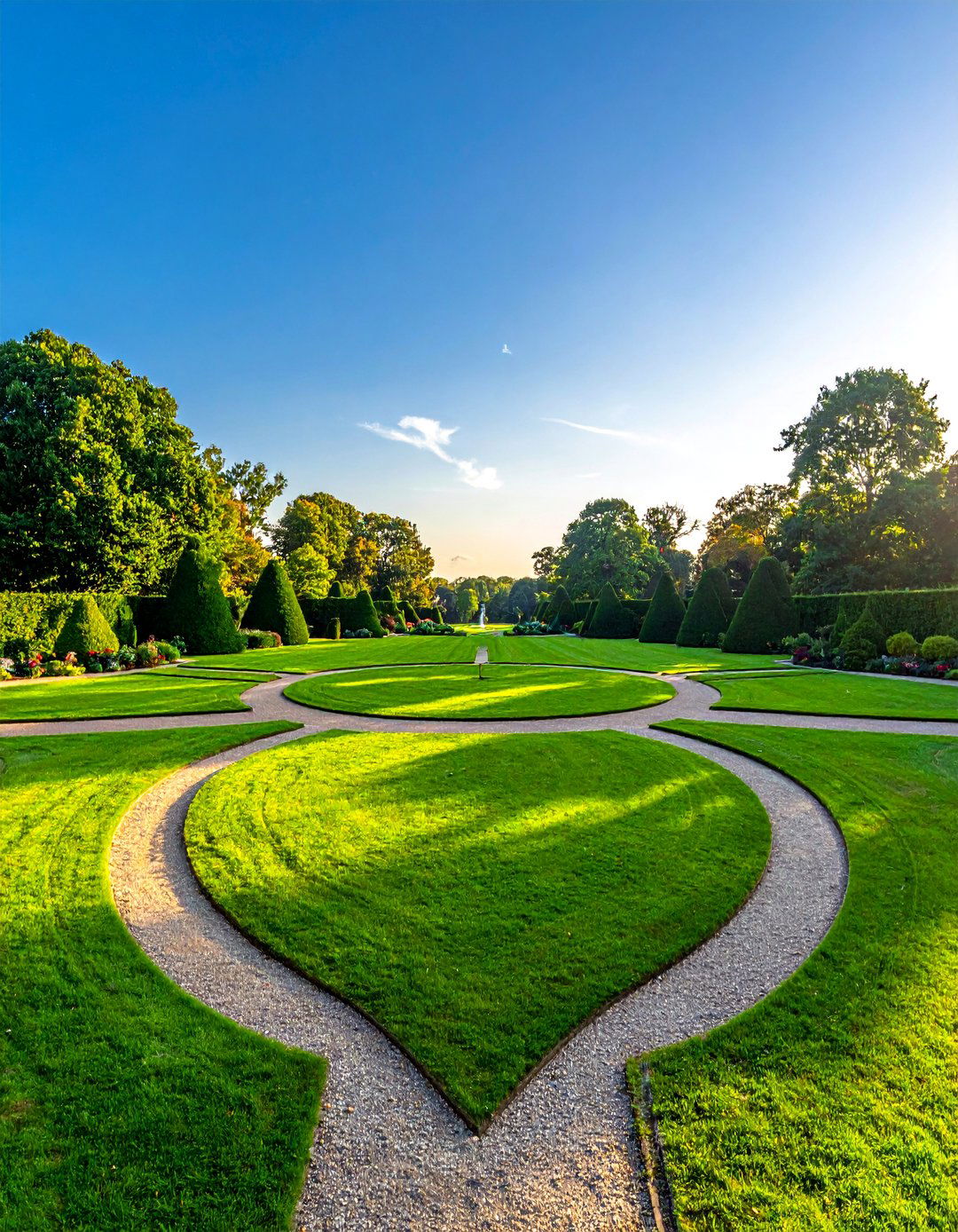 Circular Lawn as a Hub for Garden Paths - 20 Circular Lawn Garden Designs for Unique Spaces