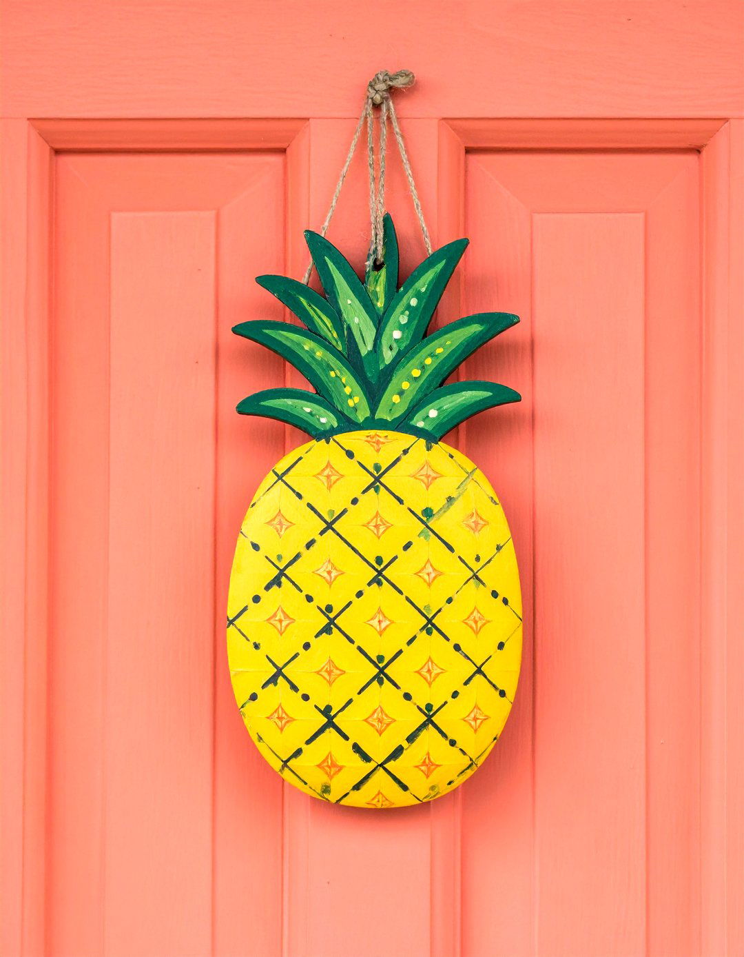 DIY Painted Pineapple Door Hanger - 20 Summer Door Decoration Ideas to Welcome Guests
