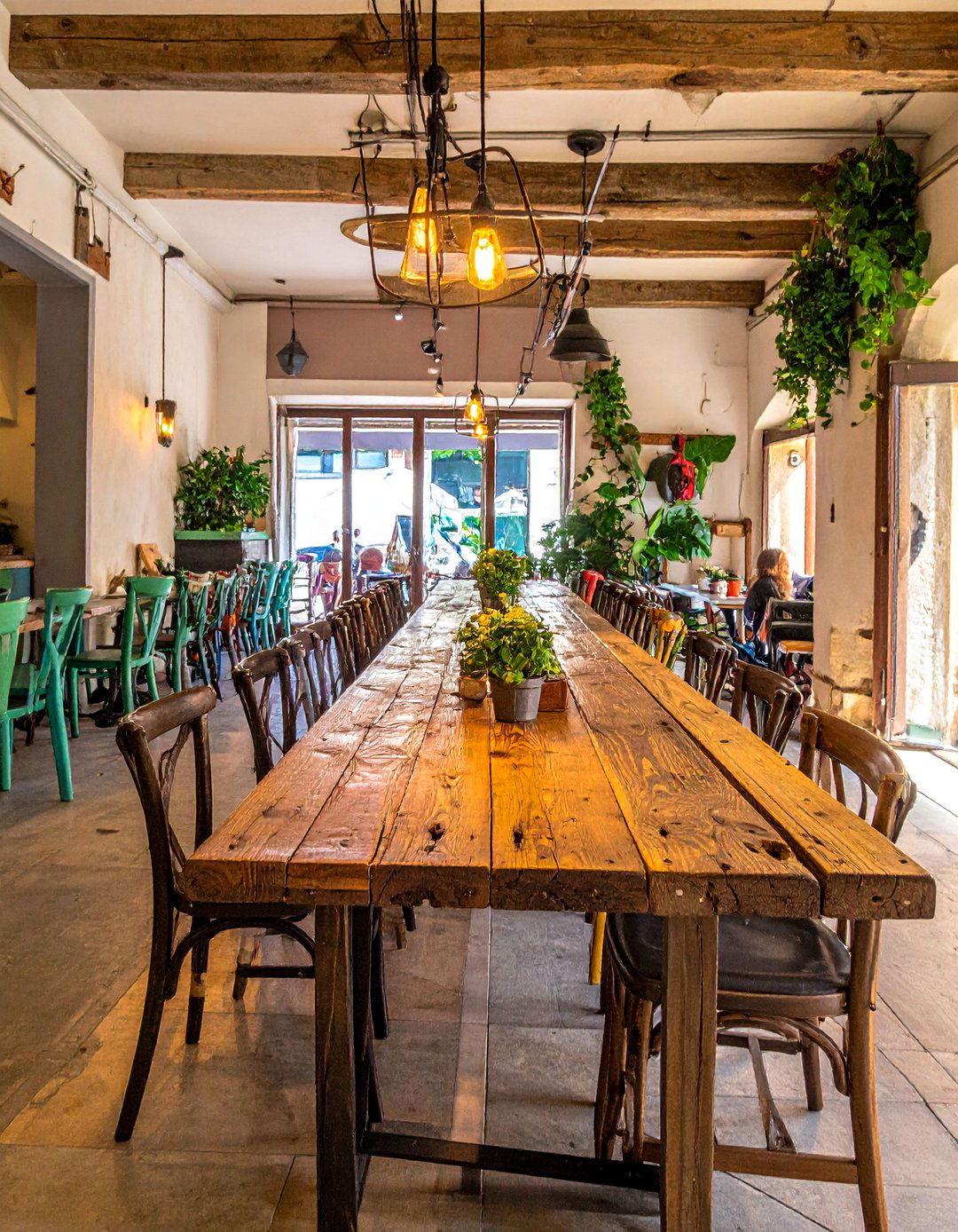 Large Communal Farmhouse Tables - 20 Italian Restaurant Decor Ideas for an Authentic Ambiance