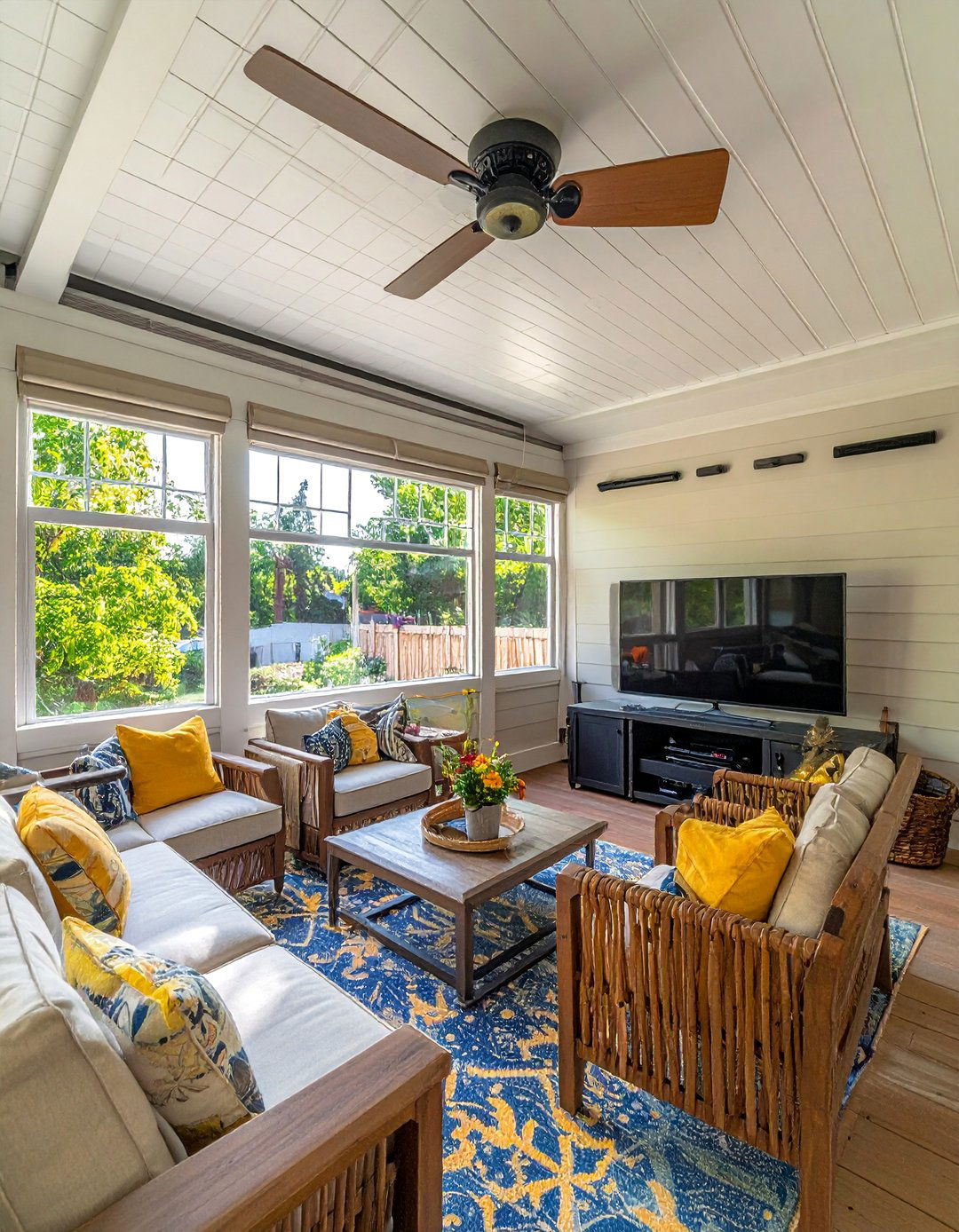 Seasonal Porch Theater - 40 Small Home Theater Ideas for Movie Nights