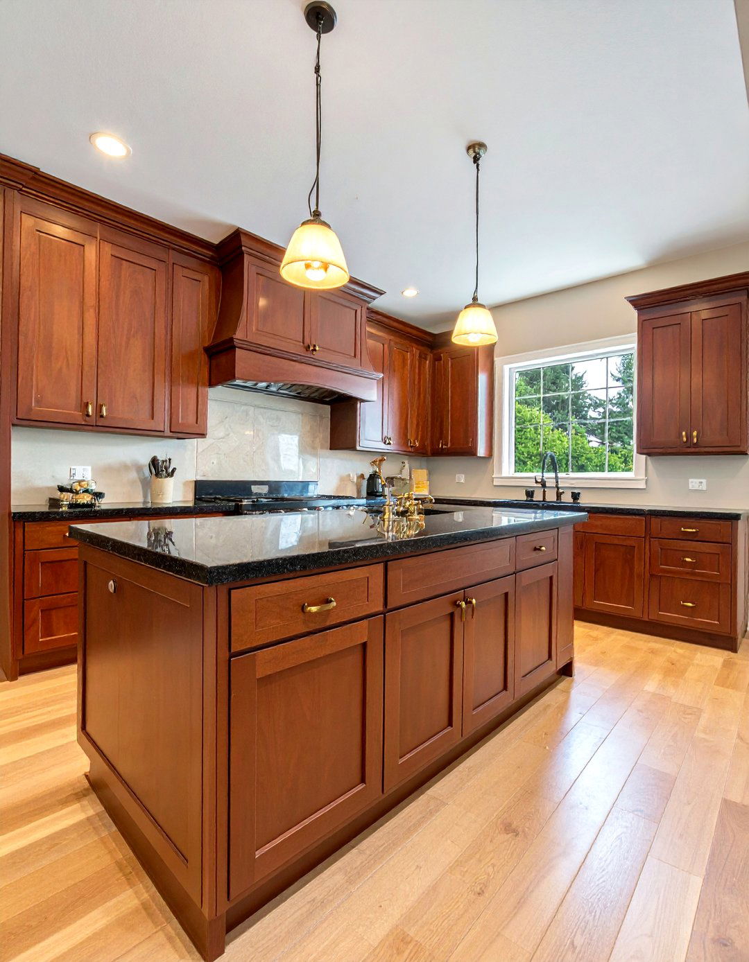 Traditional Kitchen With Raised Panel Brown Cabinets - 25 Brown Kitchen Cabinets With Black Countertops Ideas