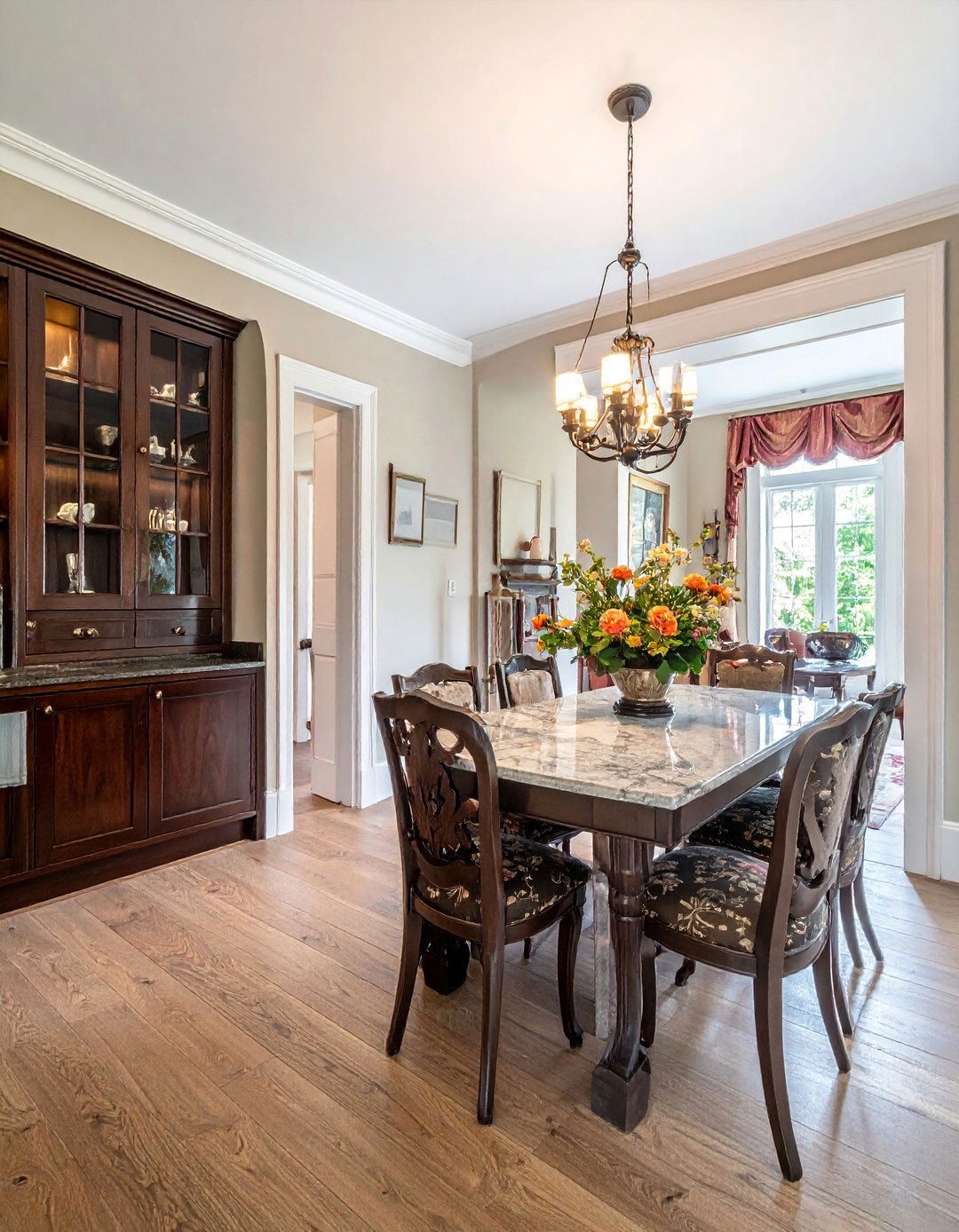 Victorian Dining Room with a Butlers Pantry - 25 Victorian Dining Room Ideas for a Grand Entertaining Space