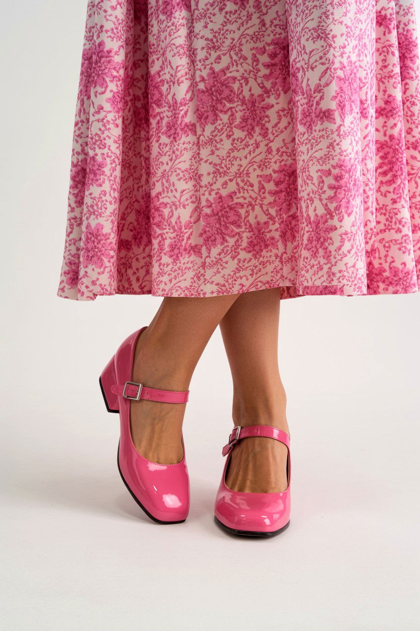 Mary Jane shoes with pink dress - 25 Valentine's Day Preppy Outfits