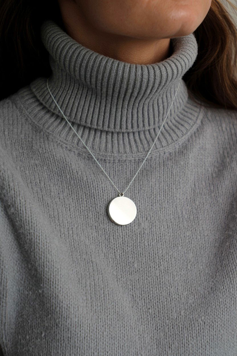 Minimalist Circle Locket - 25 Valentine's Day Locket Ideas