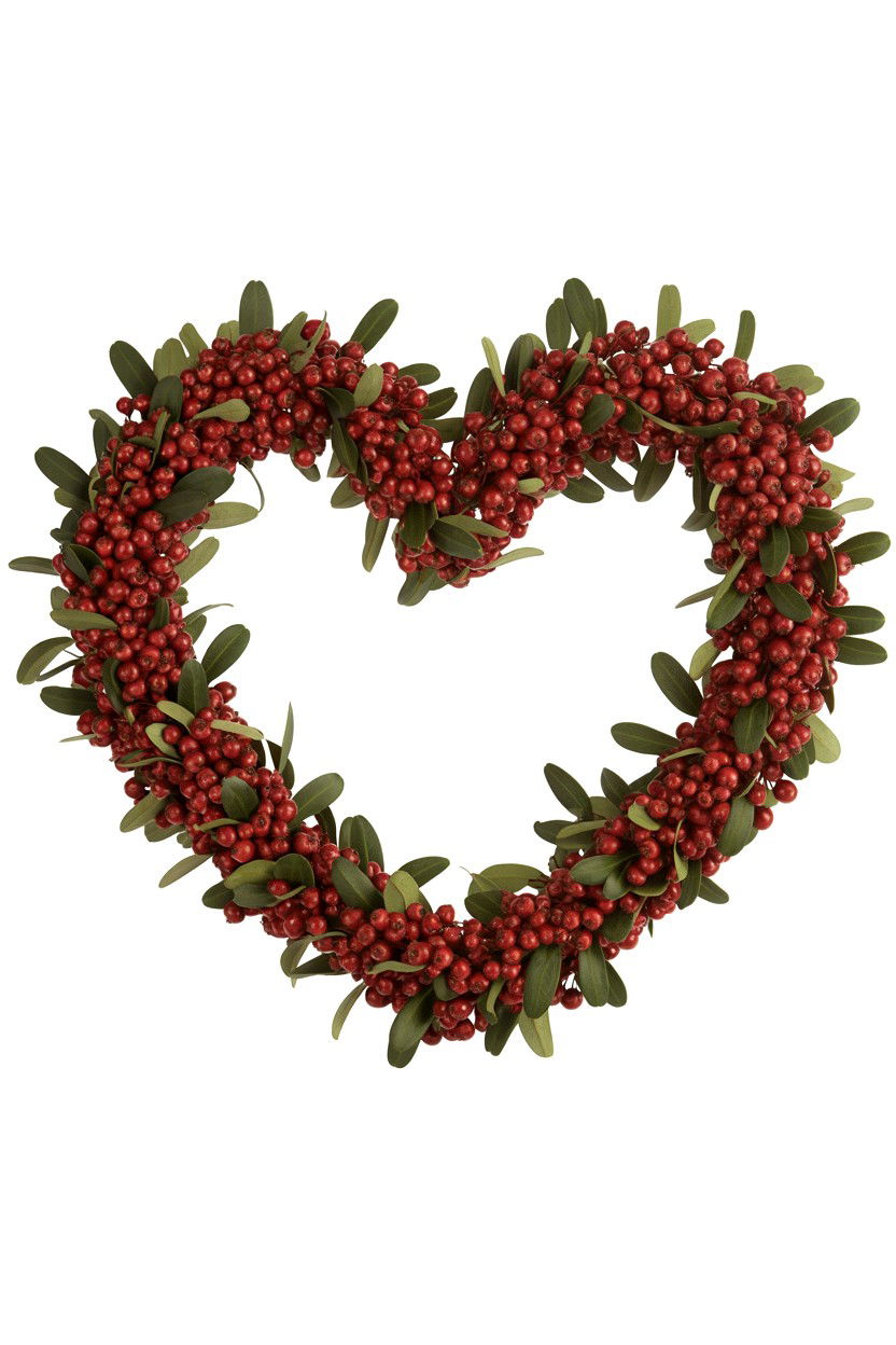 Mixed Berry Heart Wreath - 25 Valentine's Day Flower Heart Ideas