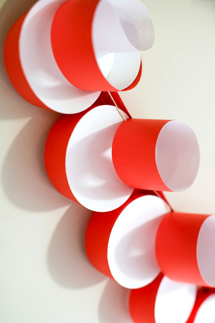 Scalloped Paper Garland - 25 Valentine's Day Garland Ideas