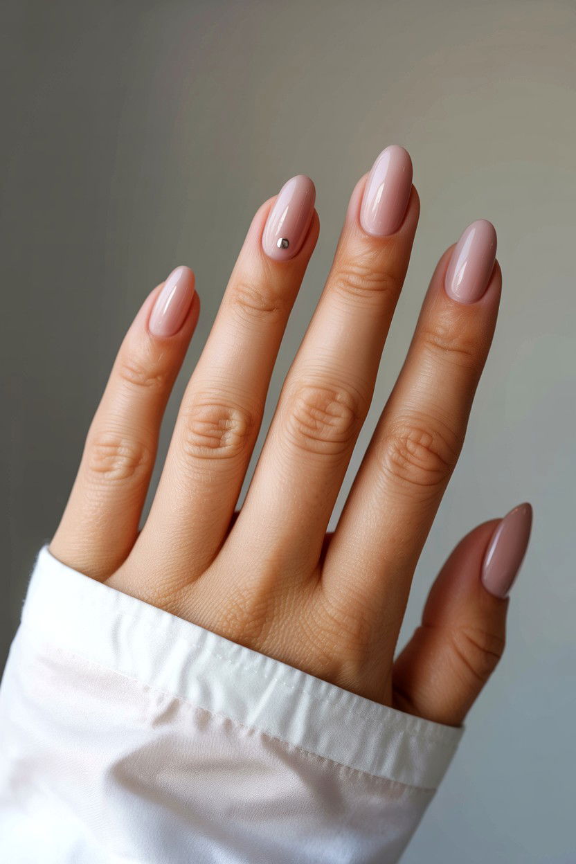 Short Nude Nails - 25 Nude Valentine's Day Nail Ideas