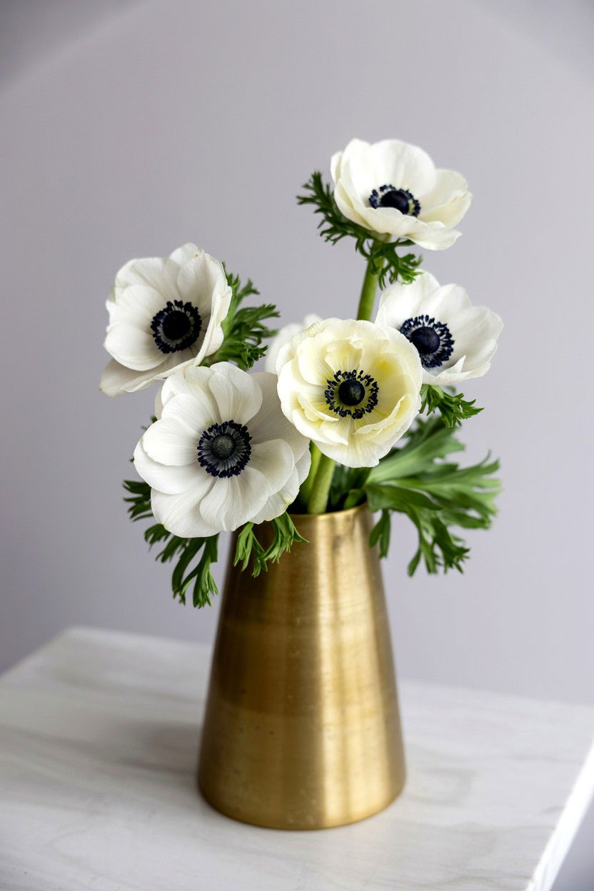White anemone floral arrangement - 25 Valentine's Day Centerpiece Ideas